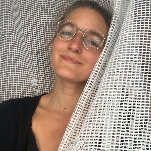 Meet your Posher, Carolyn - Picture 2 of 2